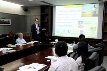 A Delegation of University of Adelaide Visited IGDB